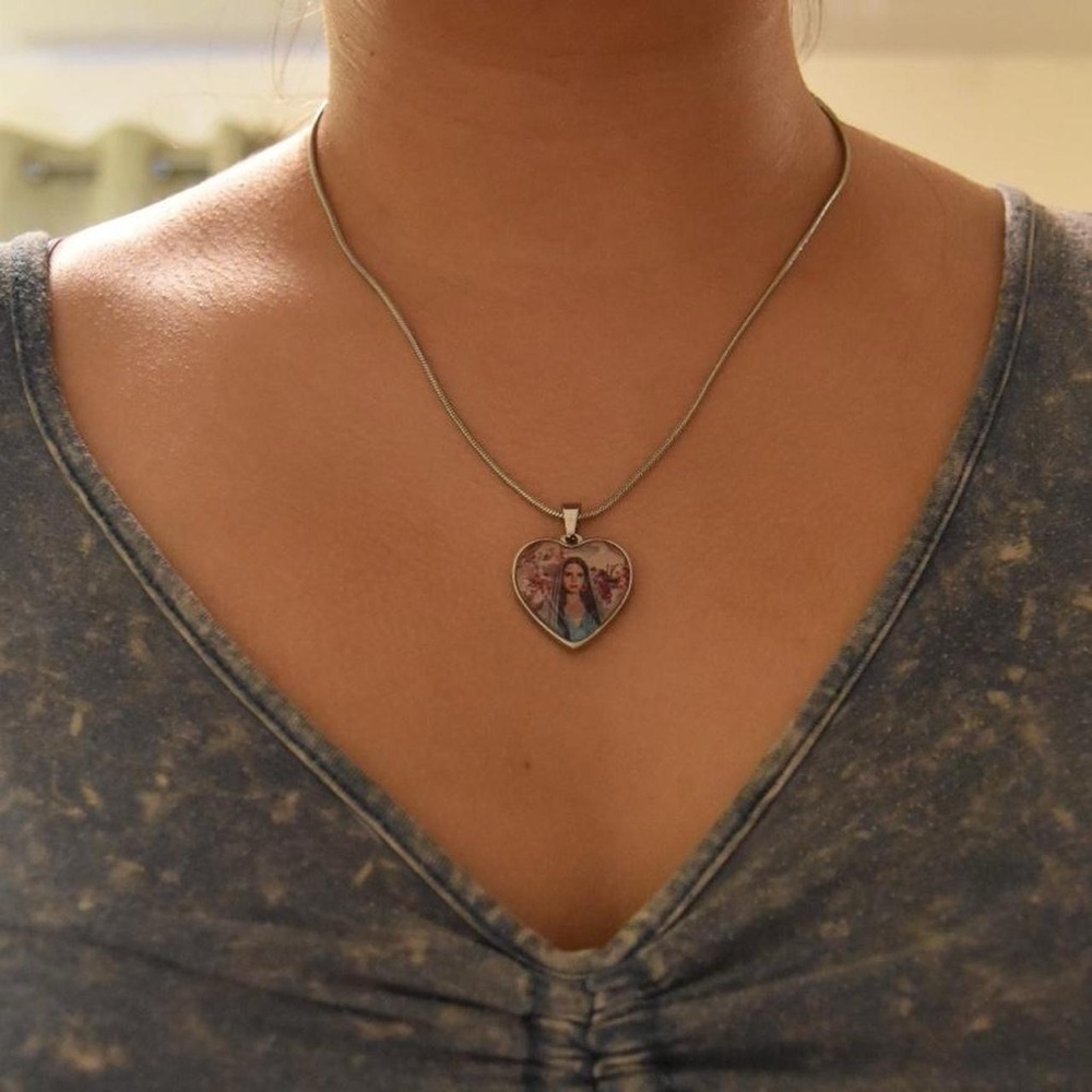Lana Del Rey Necklace - Picture 5 of 6